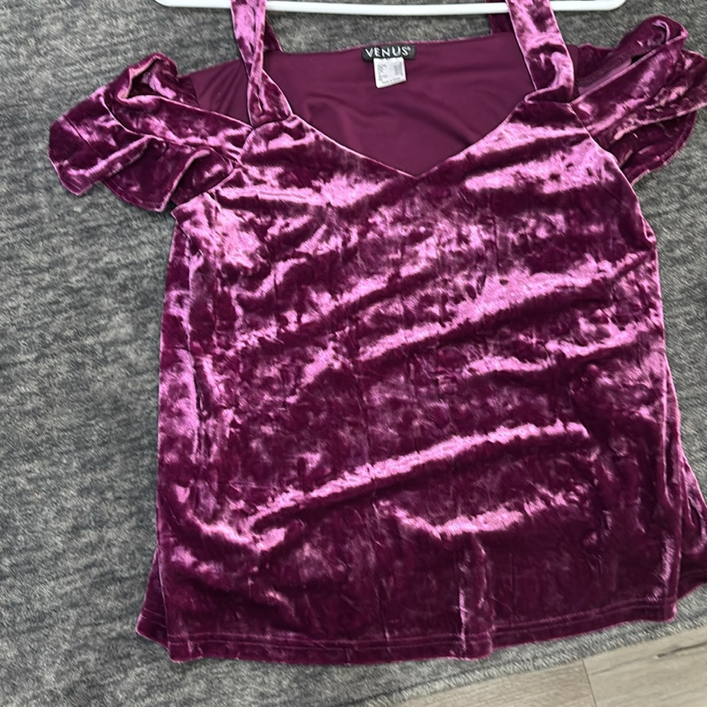 VENUS Red Ruffled Short Sleeve Blouse